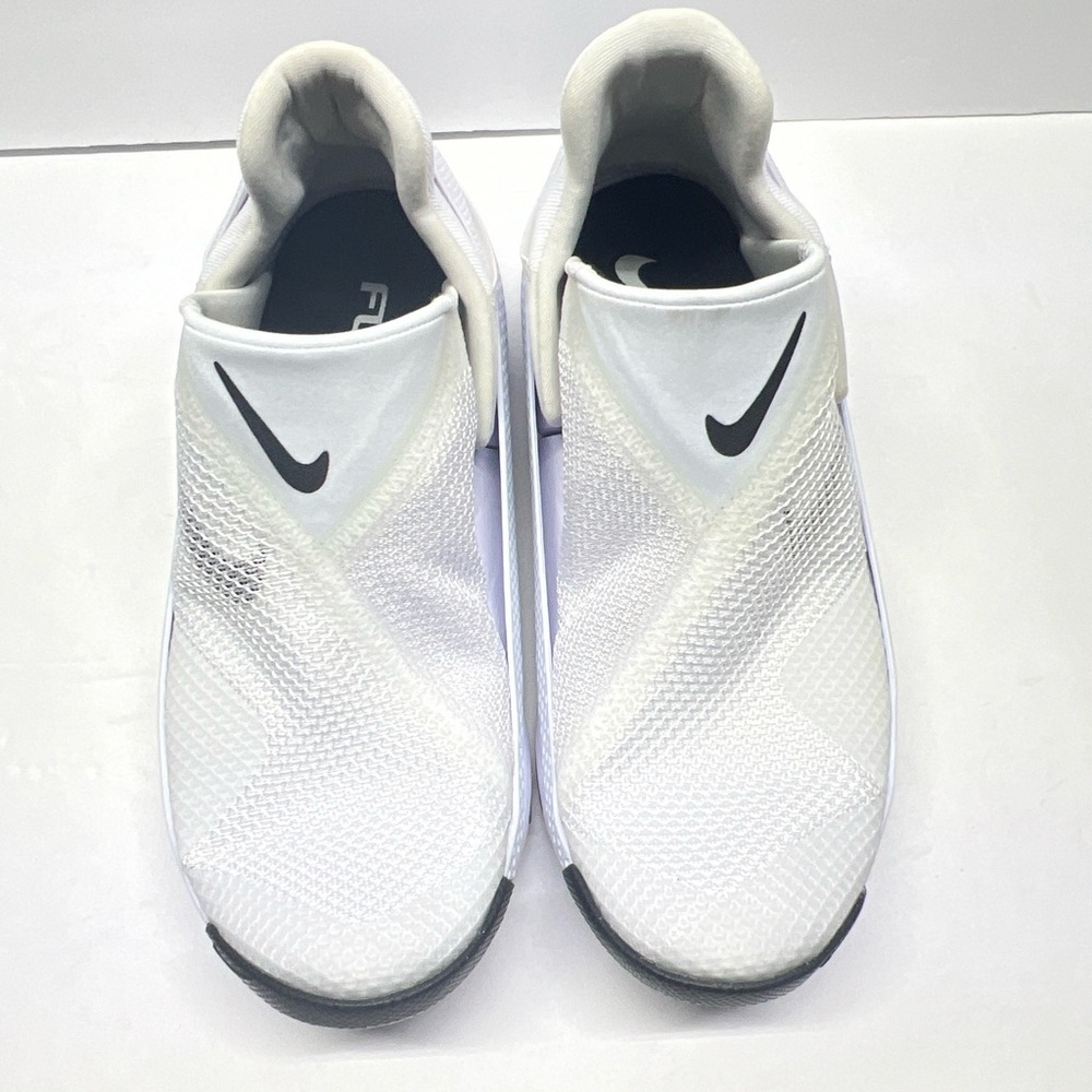 Nike easy on/off Fly Easy woman’s laceless shoe size 9 white black